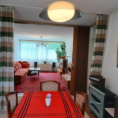 The Easy Apartment *